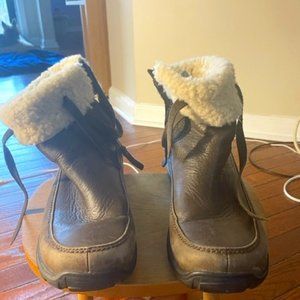 UGG Classic Leather Mini Snow Boots - Size 9
